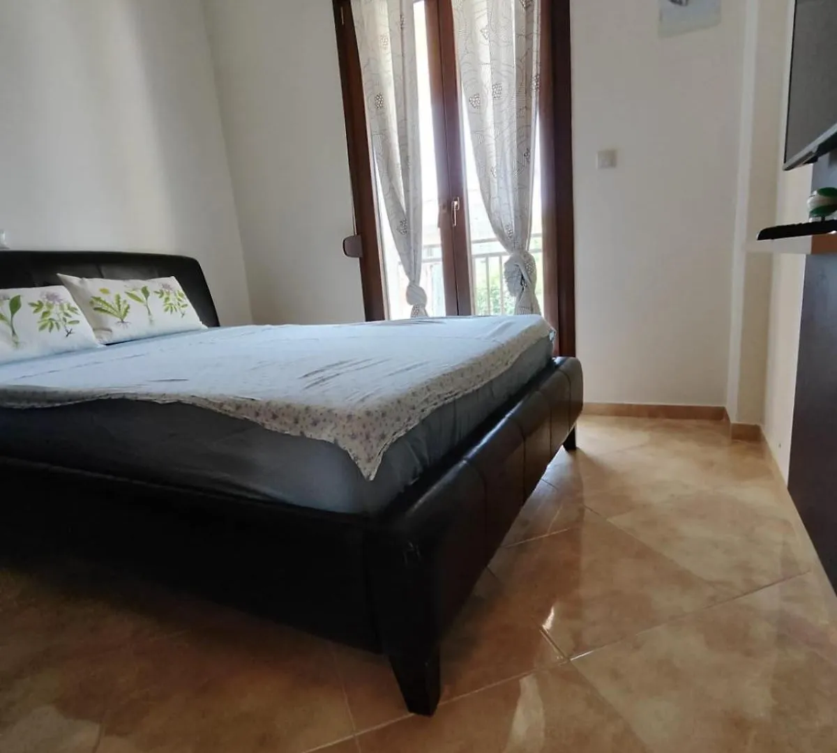 Kamelia Apartment نيكيتي