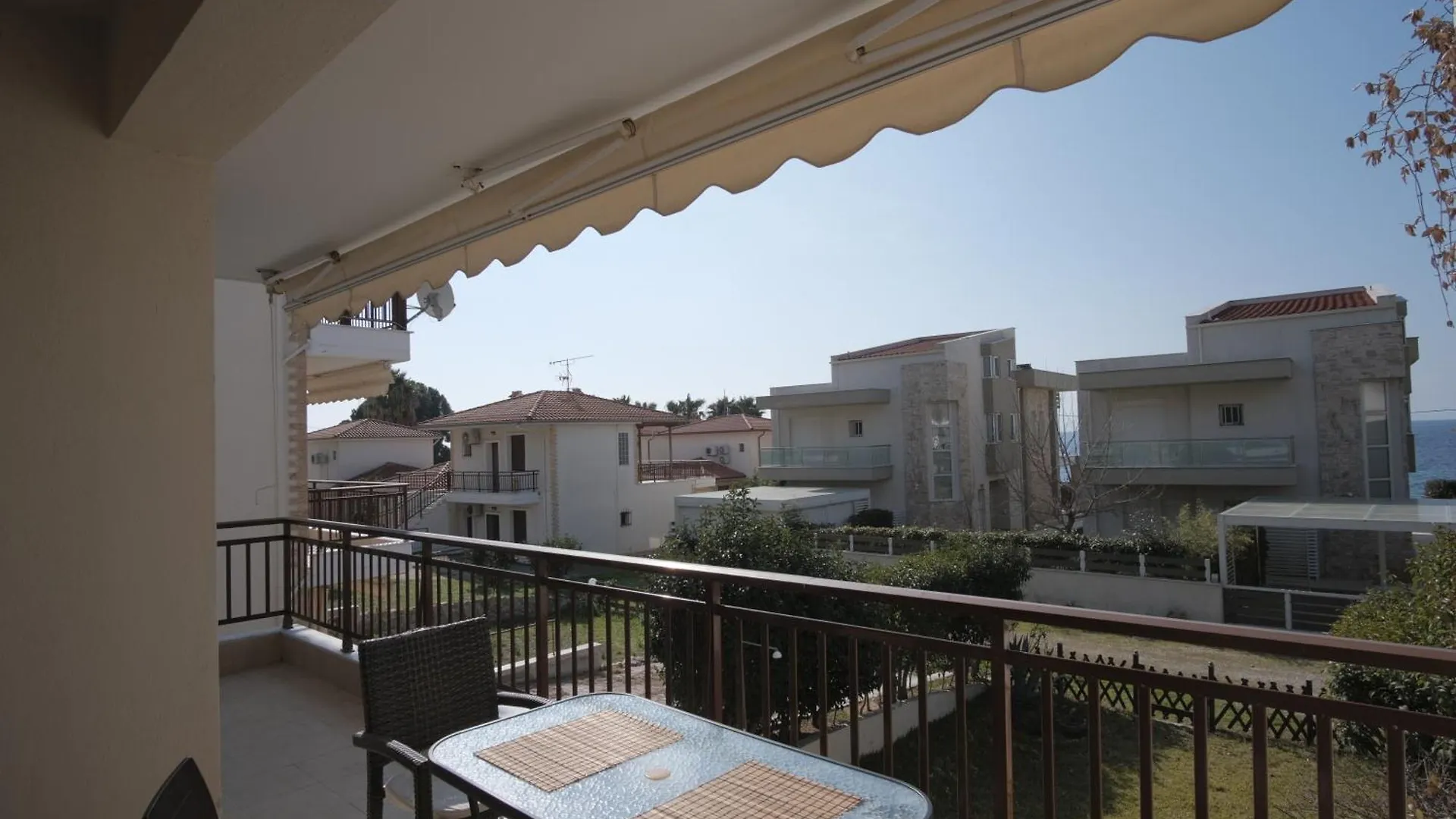 Kamelia Apartment نيكيتي