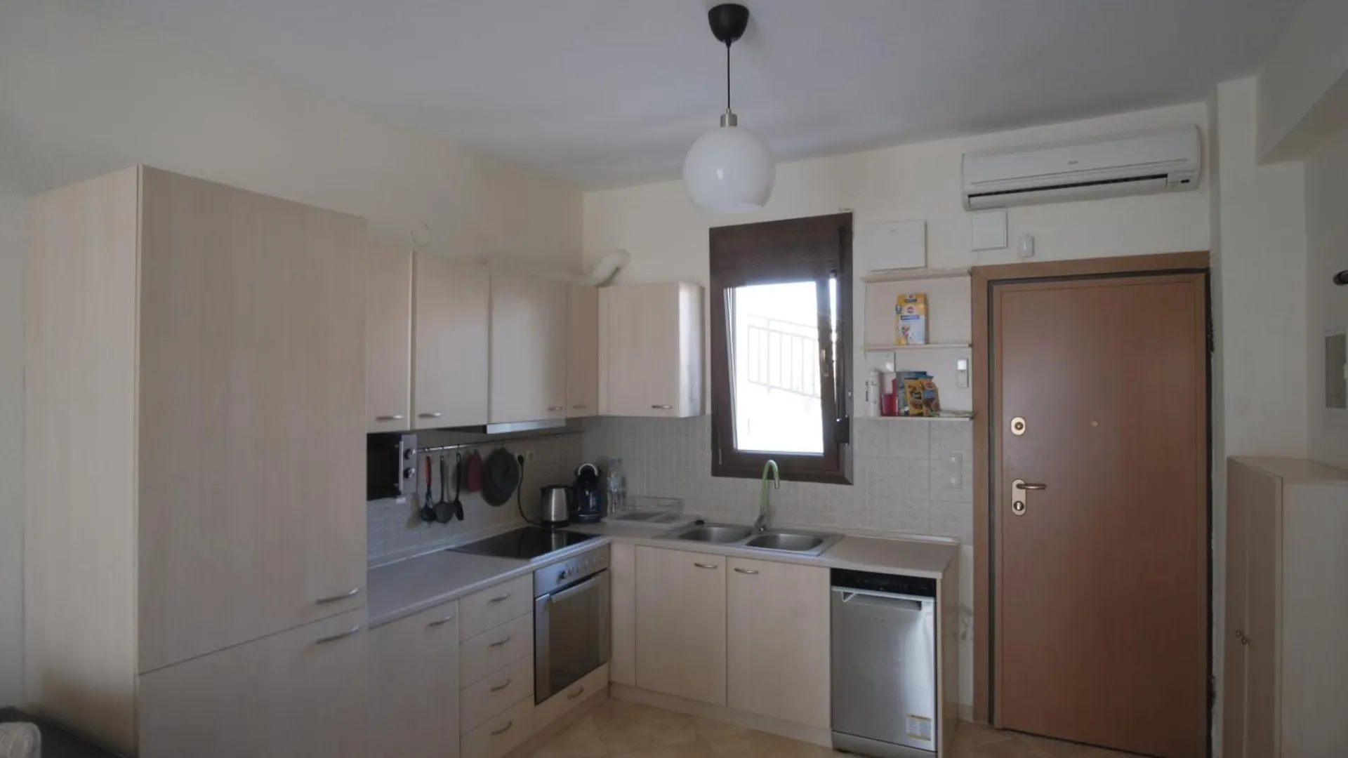 Kamelia Apartment نيكيتي اليونان